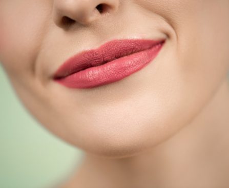 WHAT CAUSES CHAPPED LIPS AND HOW TO TREAT THEM