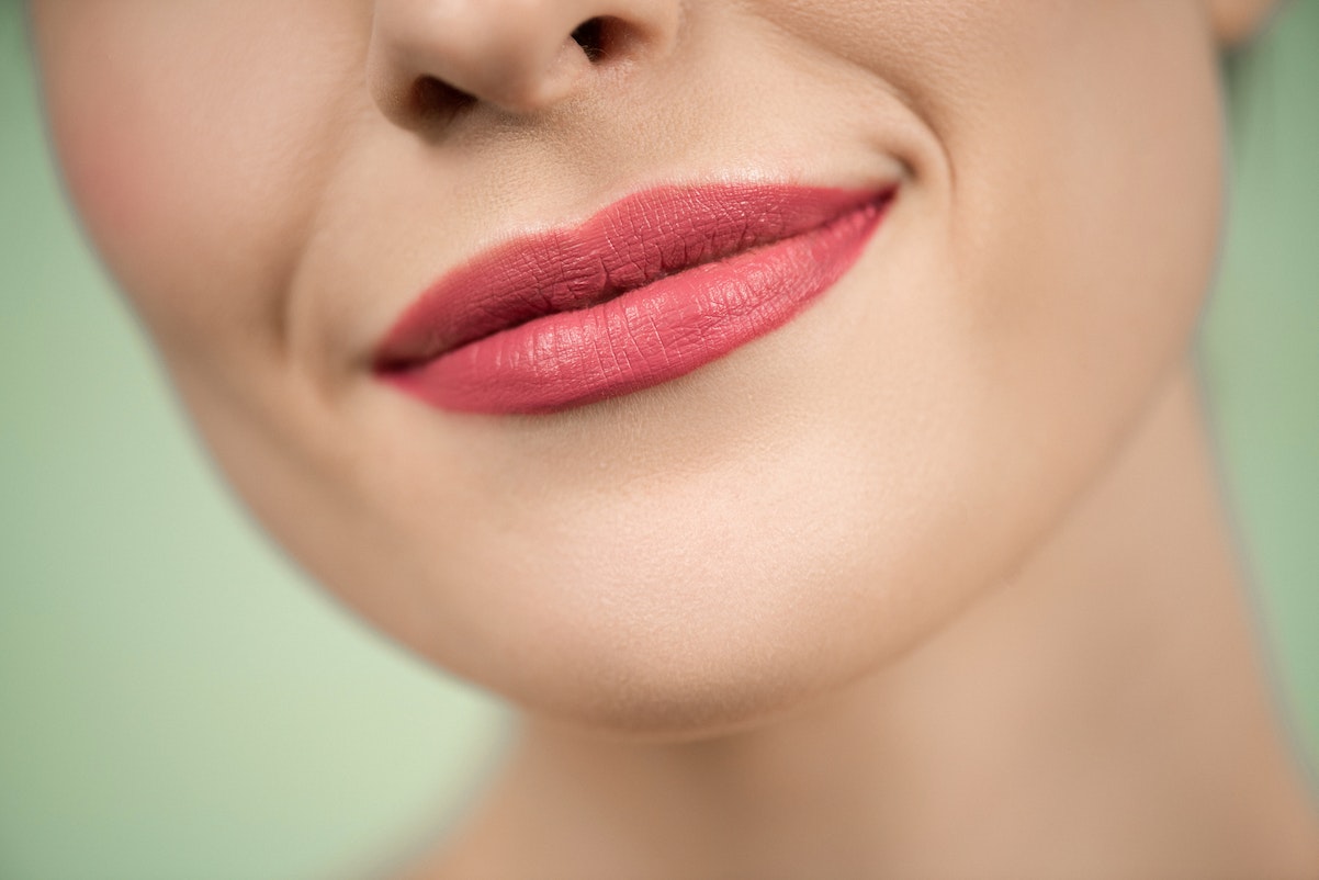 WHAT CAUSES CHAPPED LIPS AND HOW TO TREAT THEM